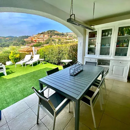 Maison Vue Golf Sainte Maxime 펜션 *