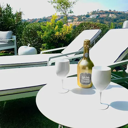 펜션 Maison Vue Golf Sainte Maxime 생트막시메